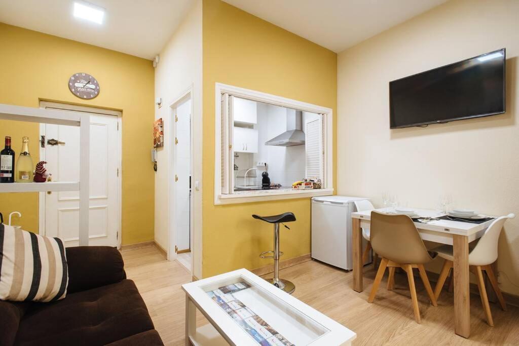 Cozy And Well Located Apartment In The Center Of Sevilla Buitenkant foto