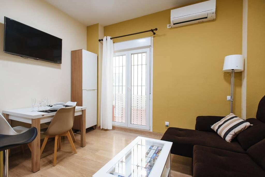 Cozy And Well Located Apartment In The Center Of Sevilla Buitenkant foto