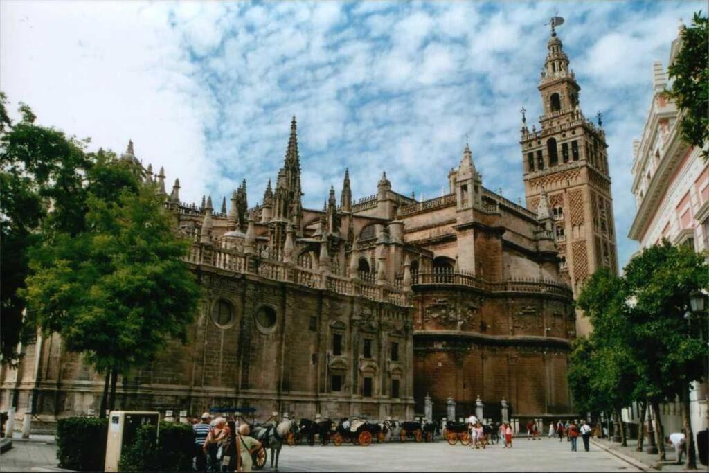 Cozy And Well Located Apartment In The Center Of Sevilla Buitenkant foto